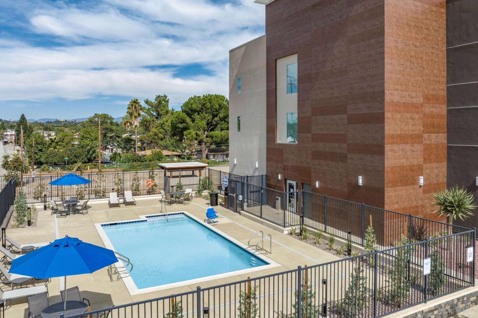 La Quinta Inn & Suites By Wyndham Yucaipa Esterno foto